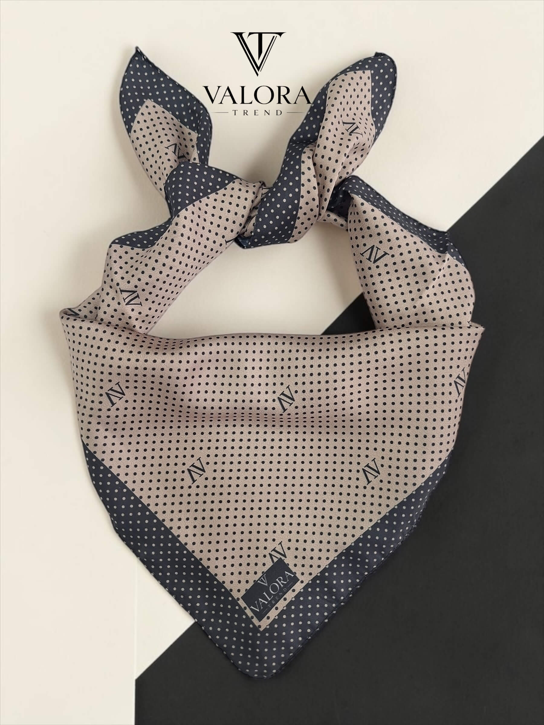 001 001 Vizon Kahve Logo Desenli Siyah Çerçeveli Saten Bandana - Görsel 1