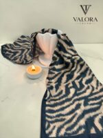002 İpeksi Saten Fular - Zebra Desenli - Görsel 2