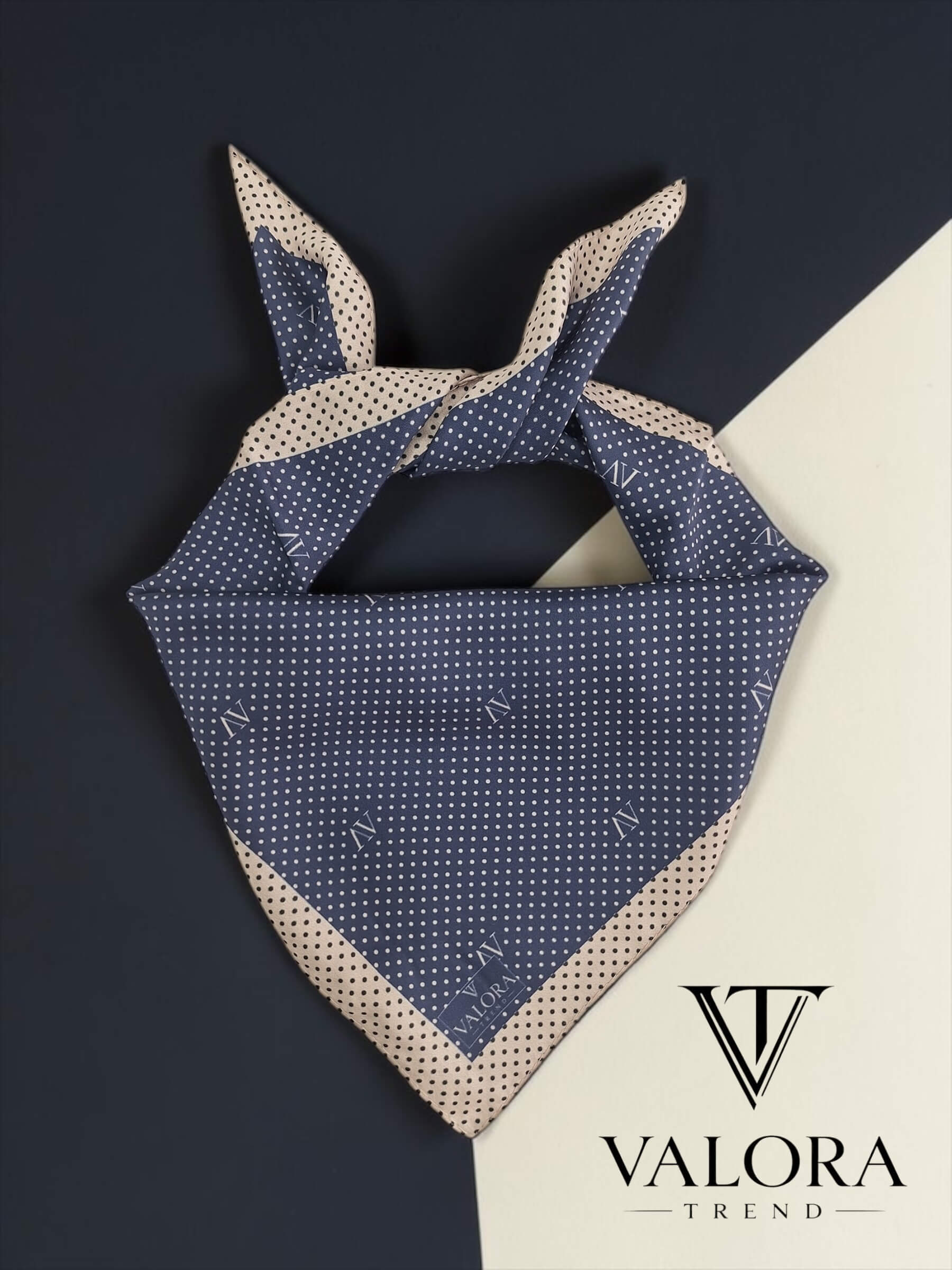003 003 Lacivert Logo Desenli Bej Çerçeveli Saten Bandana - Görsel 1