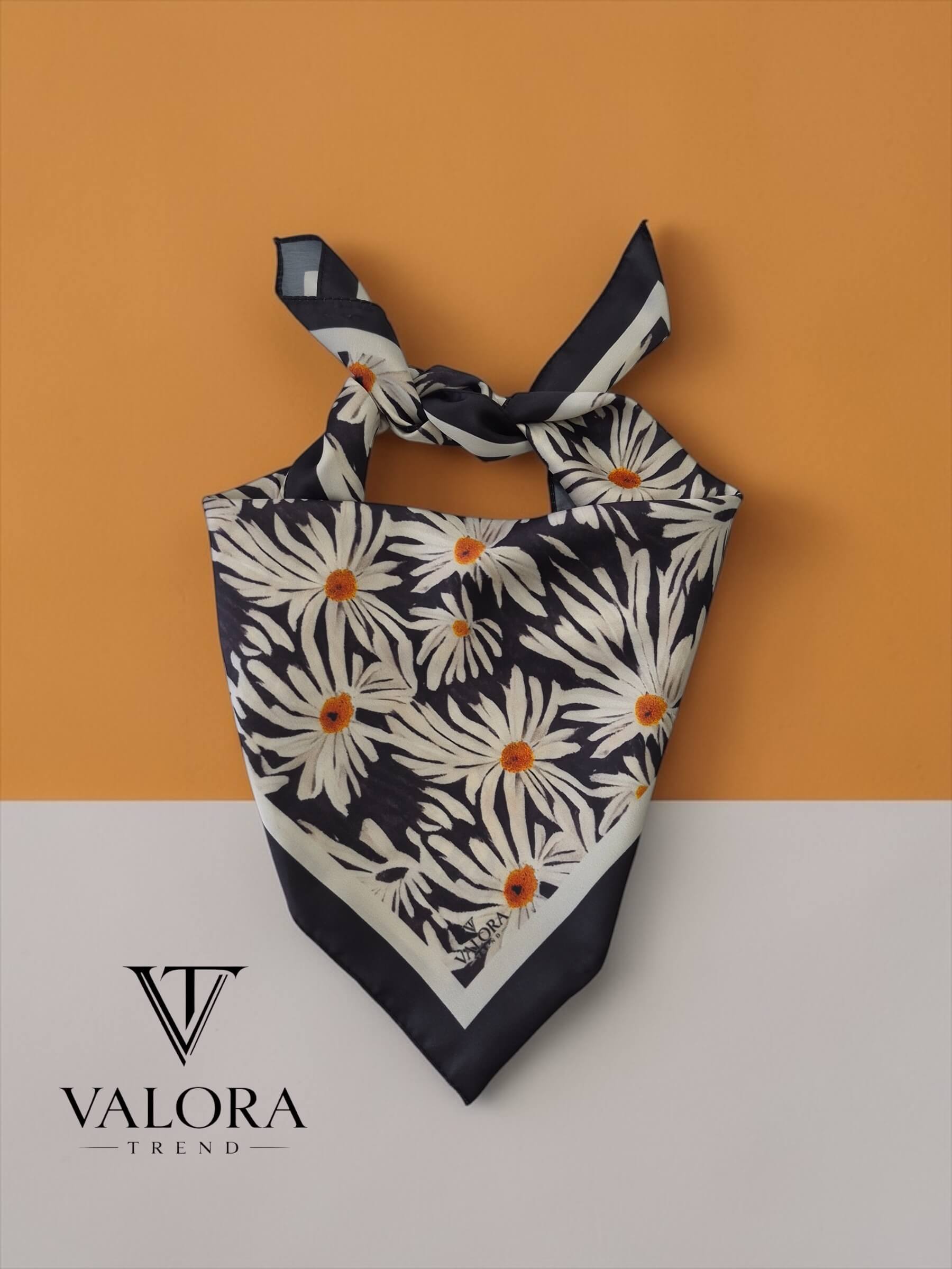 035 035 Papatyalı Çiçek Desenli Bandana – Saç, Boyun ve Çanta Aksesuarı - Görsel 1