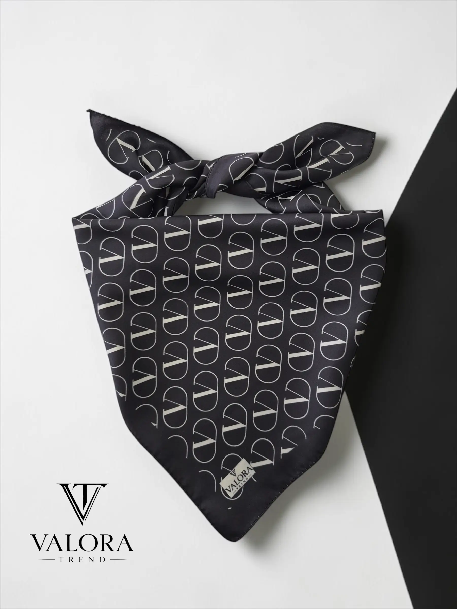 047 047 V Figürlü Modern Bandana - Görsel 1