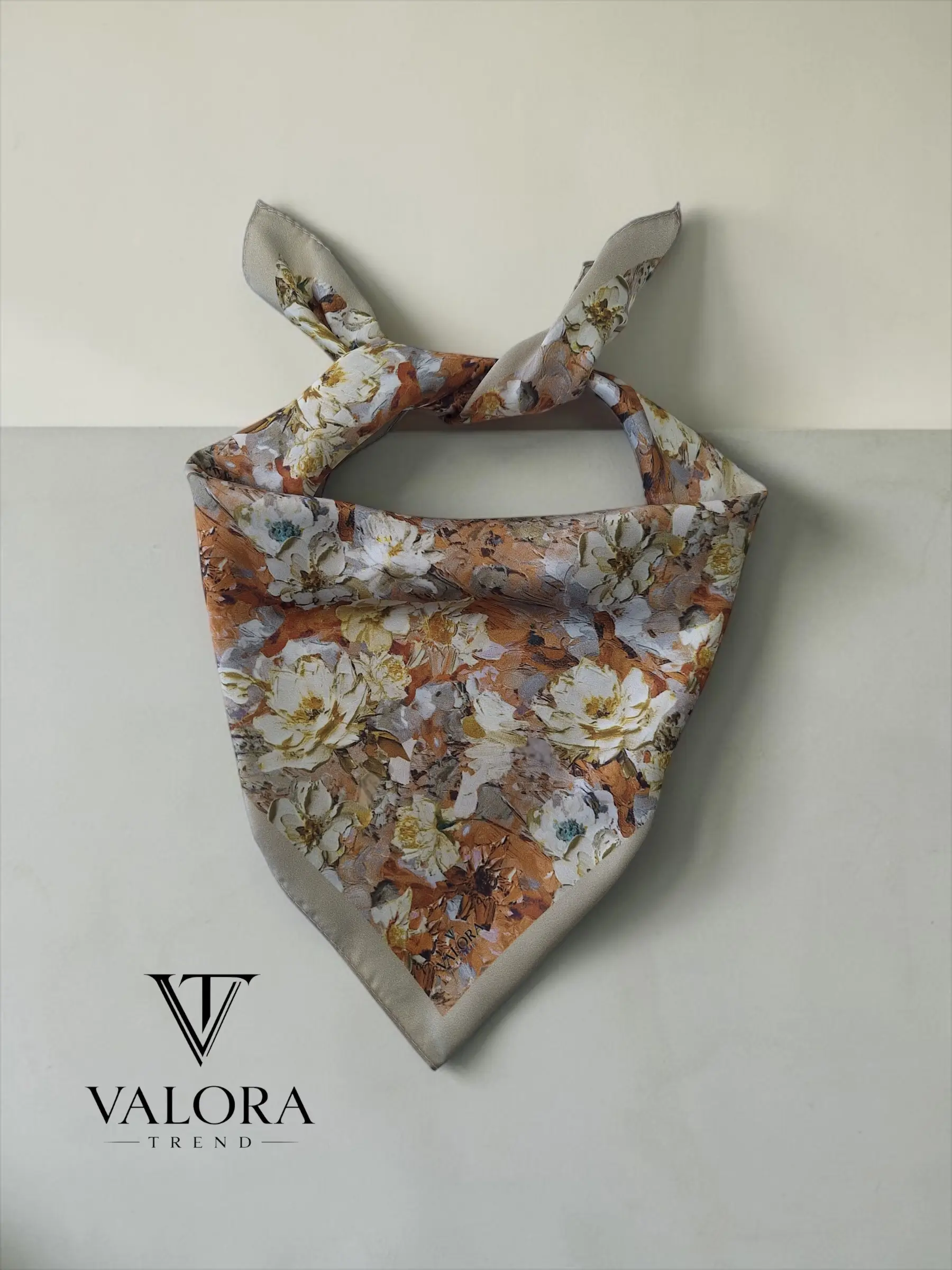 053 053 Çiçekli Bandana - Görsel 1