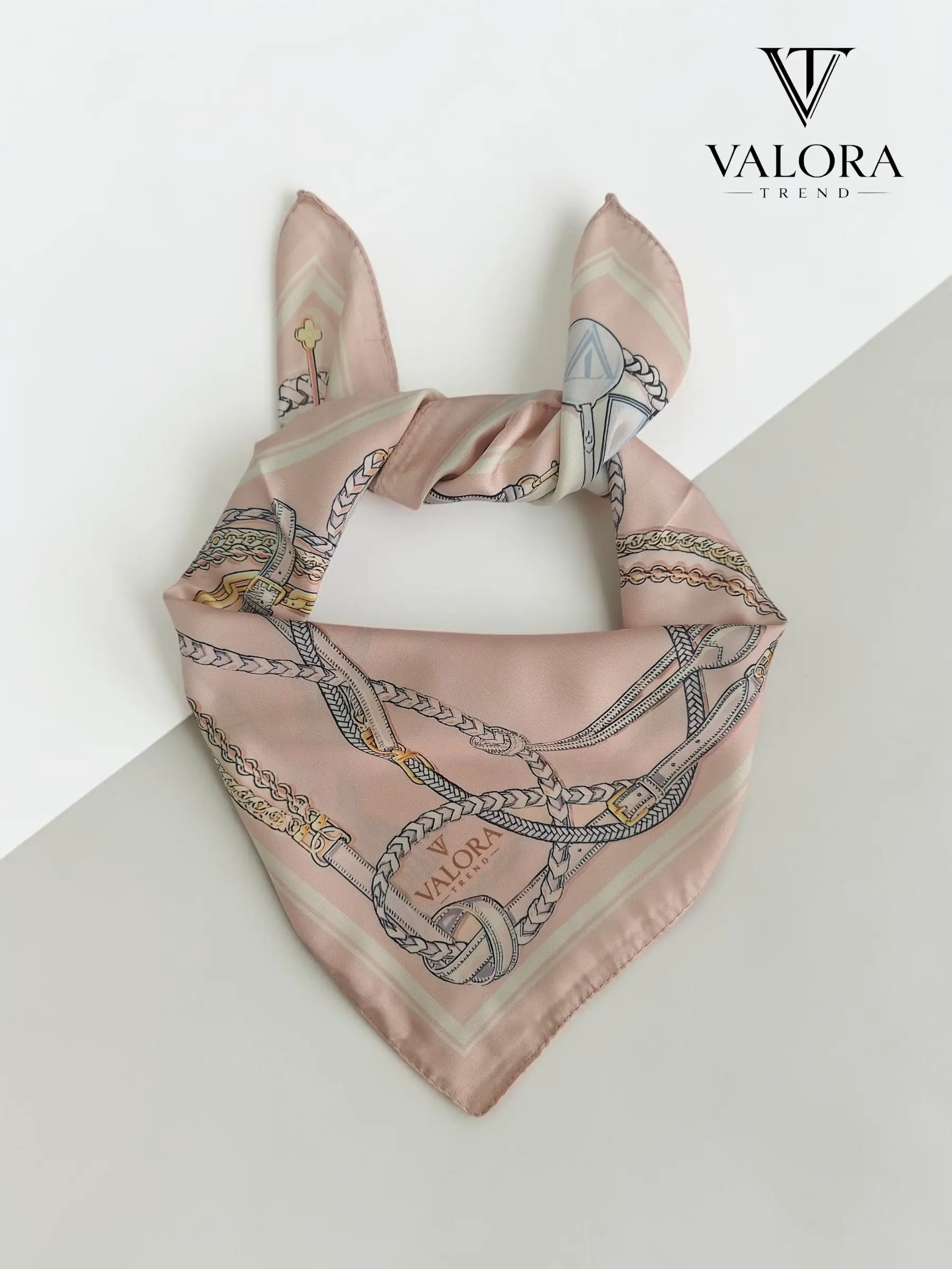 072 072 Trend Lüks Saten Bandana Zincir Ve Kemer Desenli Pudra - Görsel 1