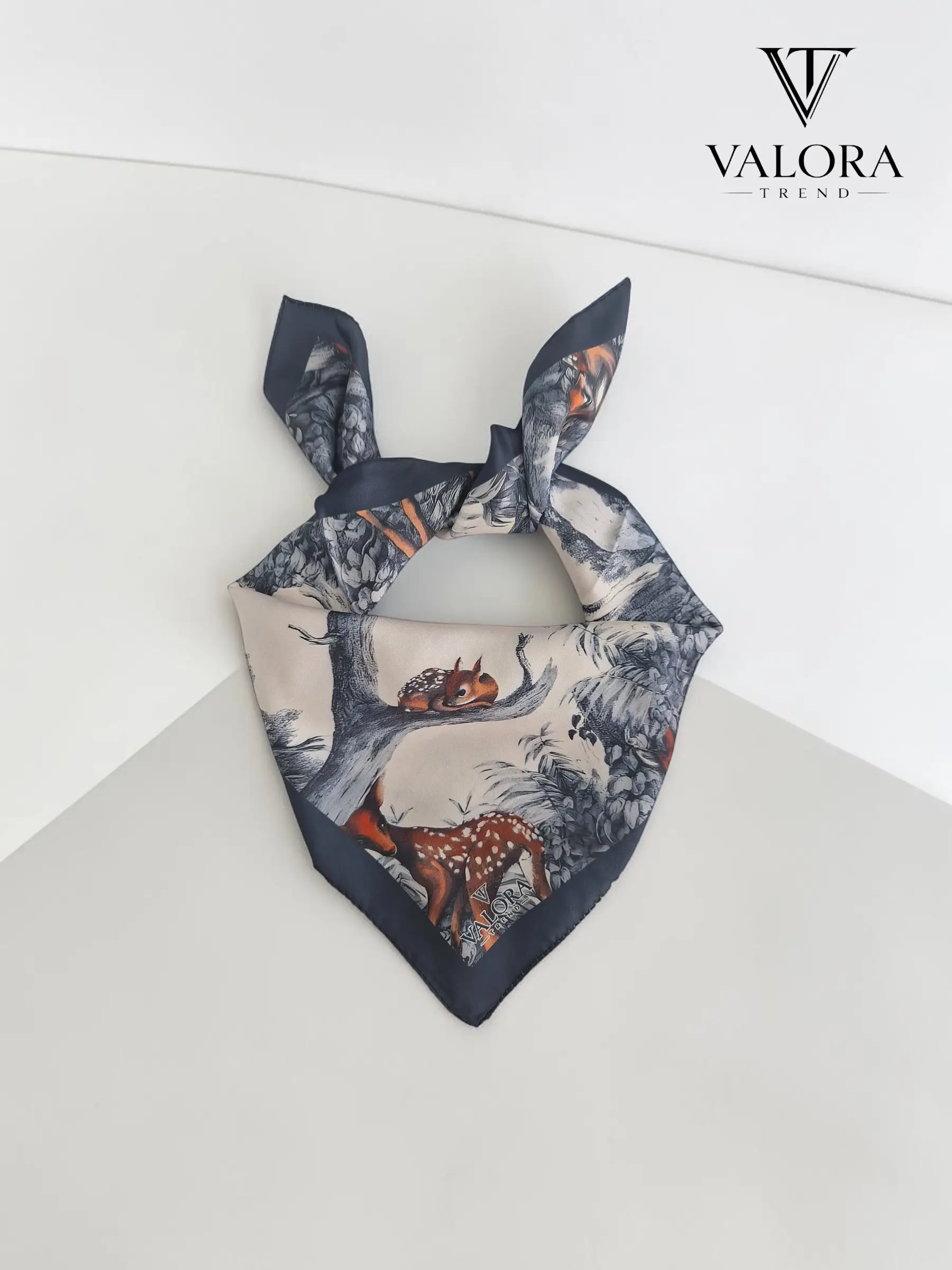 074 074 Geyik Desenli Doğa Temalı Saten Bandana - Görsel 1