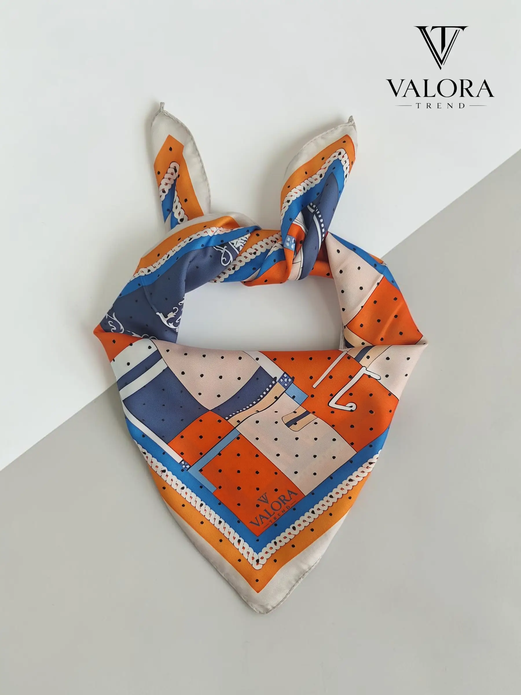 076 076 Geometrik Şeritli Fayton Desenli Saten Bandana - Görsel 1