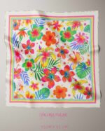 025 Valora Trend Tropikal Çiçek Desenli Saten Fular 72x72 cm Kare Fular Kadın Boyun Fuları Saç Fuları Renkli Yazlık Aksesuar - Görsel 3