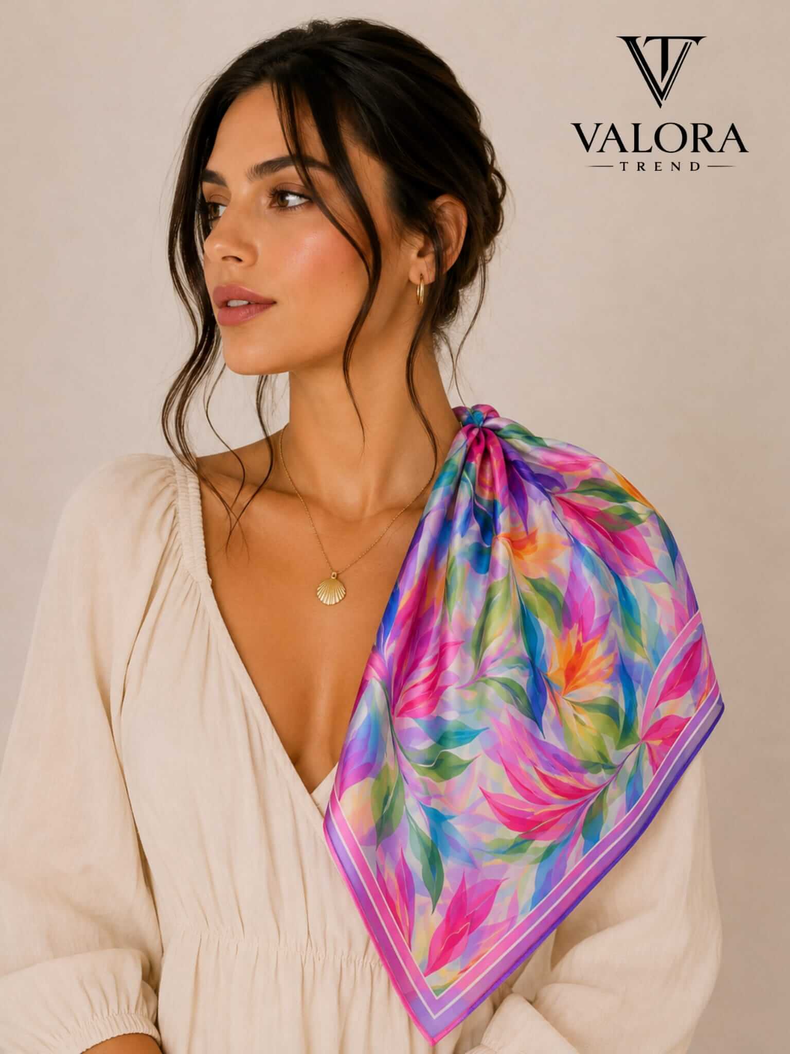 3ŞAL&FULAR_017(2) 017 Valora Trend Tropikal Çiçek Desenli Saten Fular 72x72 cm Kare Fular Kadın Boyun Fuları Saç Fuları Renkli Şık Aksesuar - Görsel 1