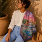 028 Valora Trend İtalya Sahil Manzaralı Saten Fular 72x72 cm Kare Fular Kadın Boyun Fuları Saç Fuları Deniz Temalı Şık Aksesuar
